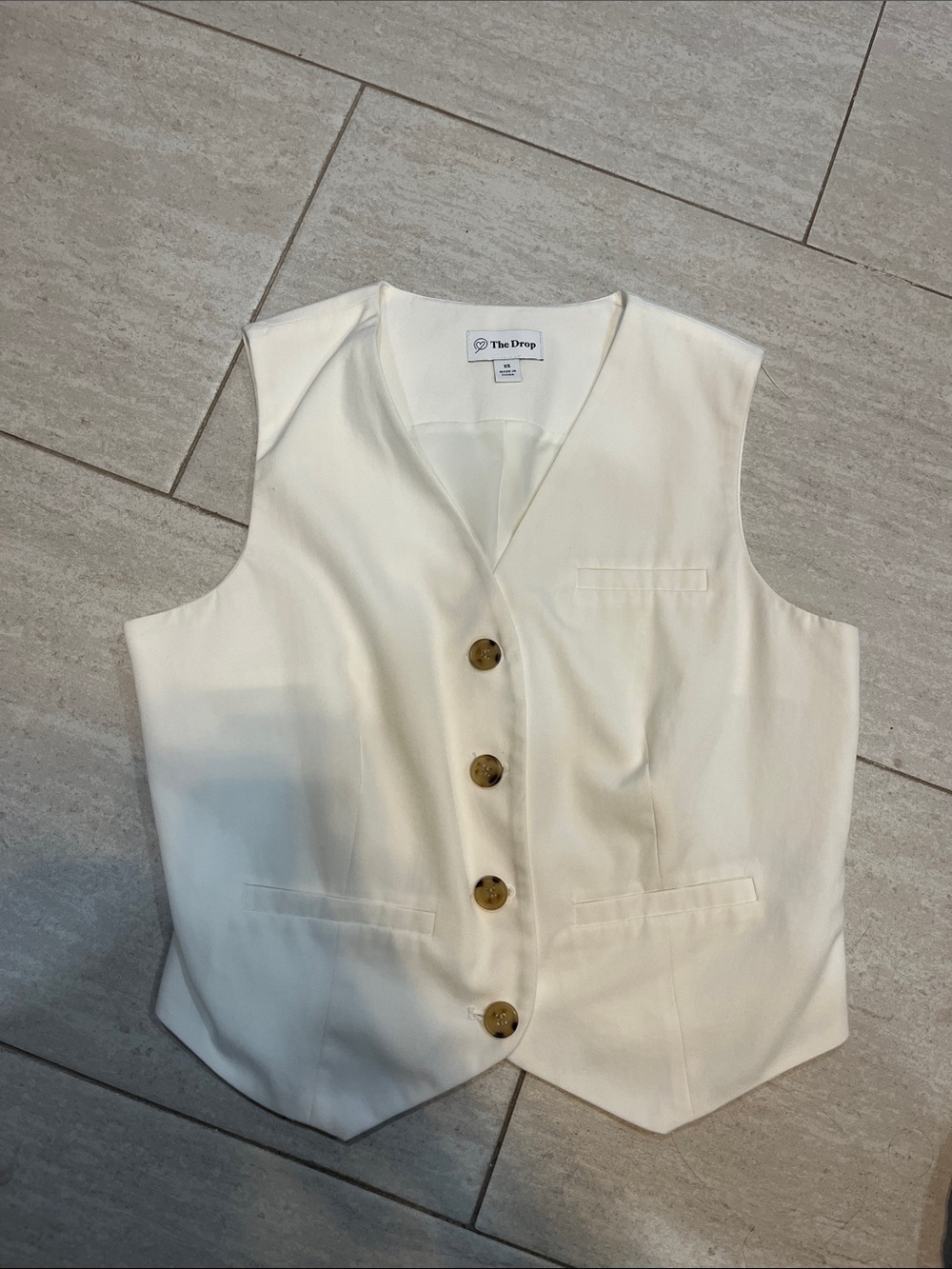 The Drop Cream Button-Front Sleeveless Tunic Vest